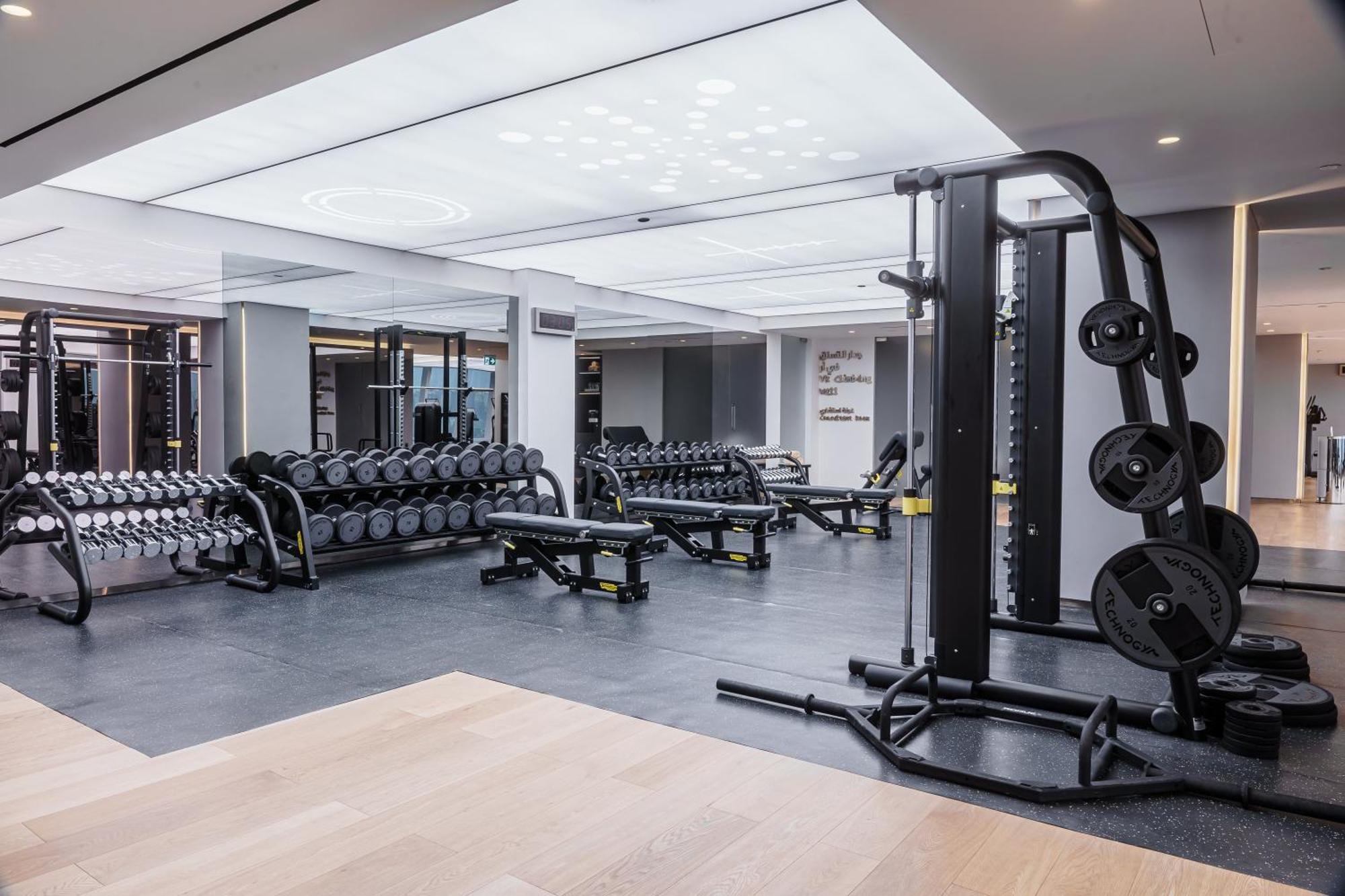 Fairmont Doha Hotel Lusail Exterior foto The gym at The Ivy Collection