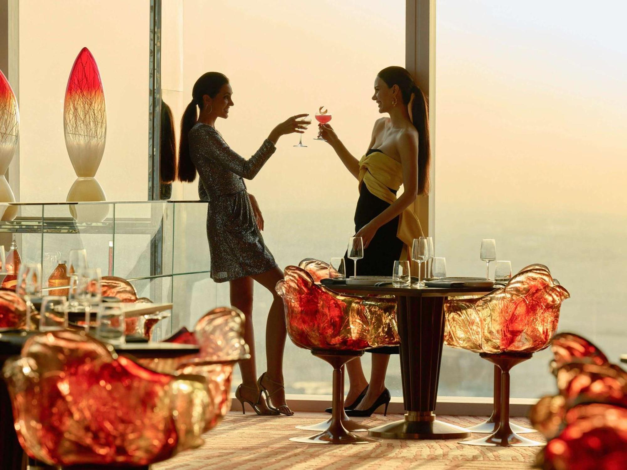 Fairmont Doha Hotel Lusail Exterior foto The bar at the 101 lounge