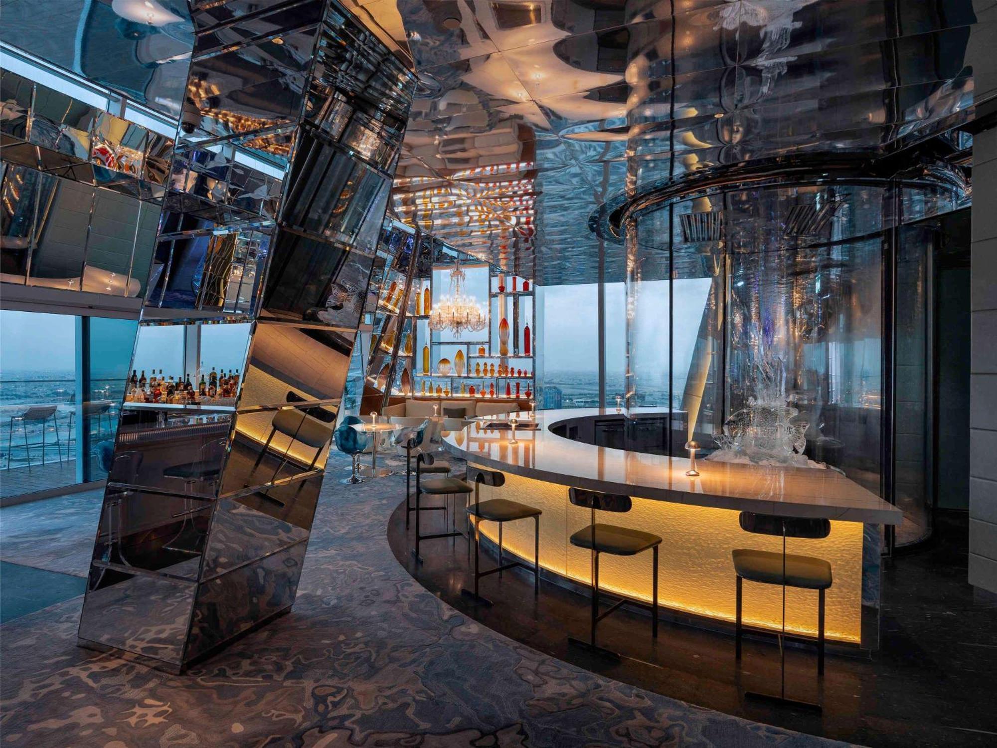 Fairmont Doha Hotel Lusail Exterior foto The bar at the 101 Sky Bar