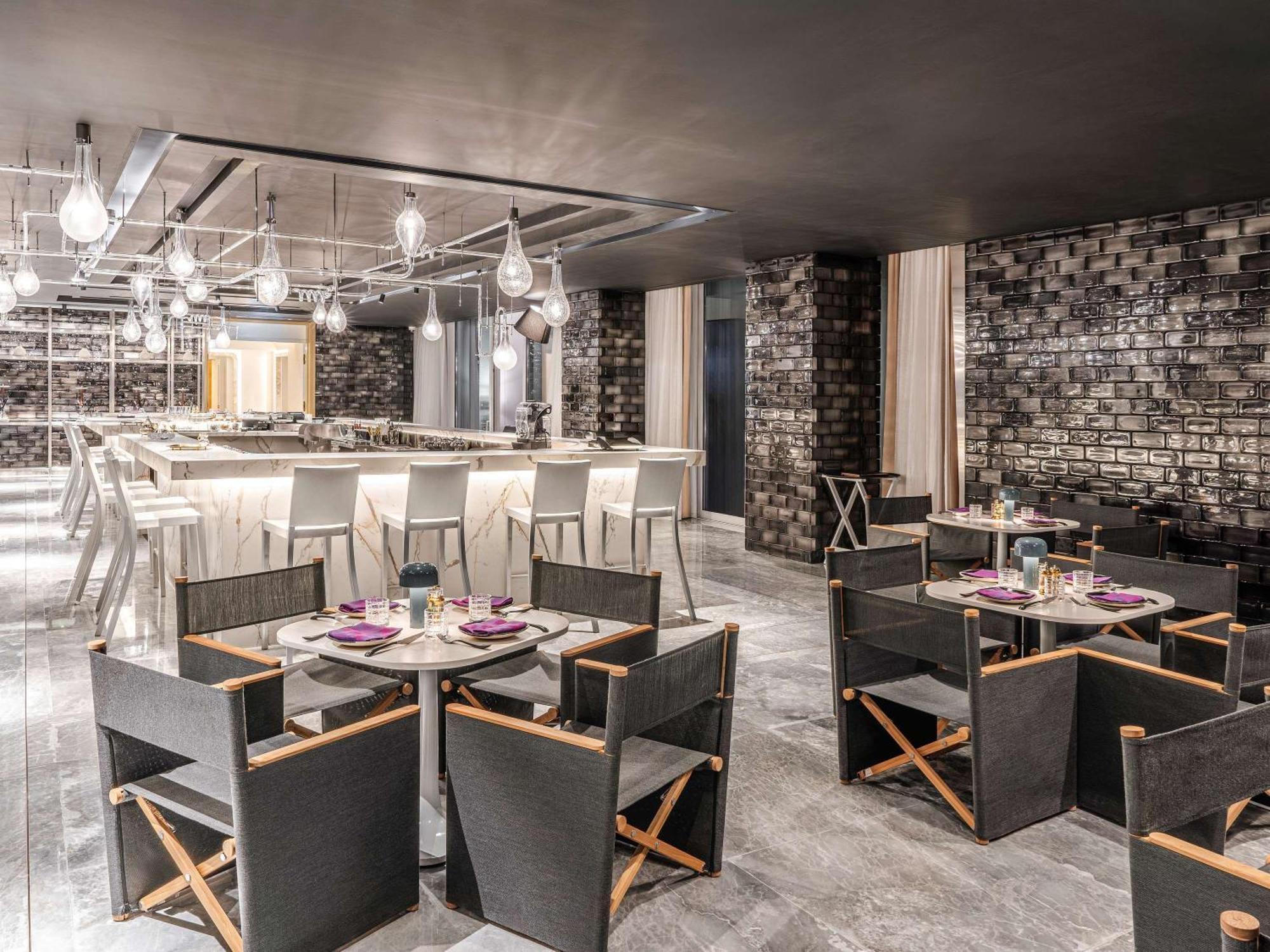 Fairmont Doha Hotel Lusail Exterior foto The interior of the restaurant