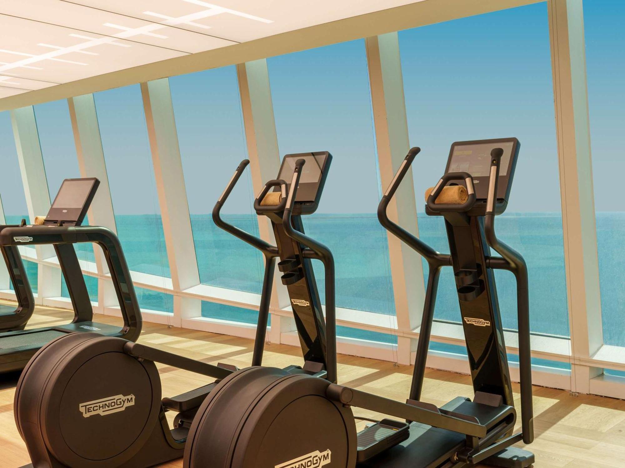 Fairmont Doha Hotel Lusail Exterior foto Elliptical cross trainer