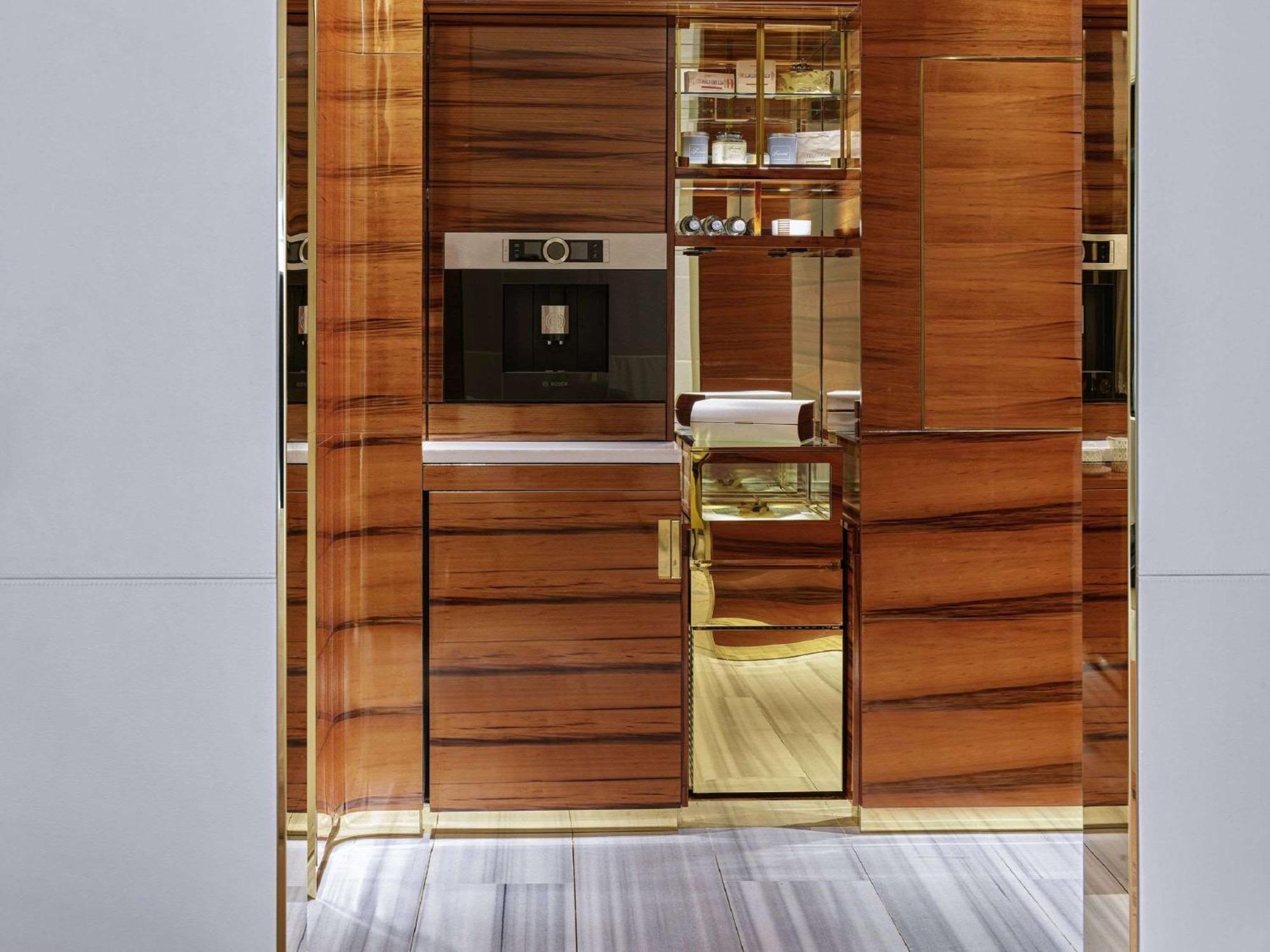 Fairmont Doha Hotel Lusail Exterior foto A kitchen by the Italian company Snaidero